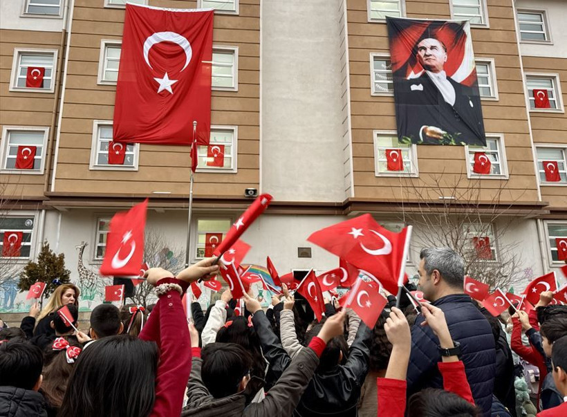 “İstiklal Bayrakla, İstikbal Maarifle”: Okullarda bayrak haftası - Resim: 1