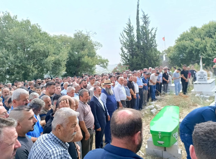 Otopsi işlemleri bitti: Gözyaşları sel oldu: 4 gurbetçi işçi Hatay'da yan yana uğurlandı - Resim : 4