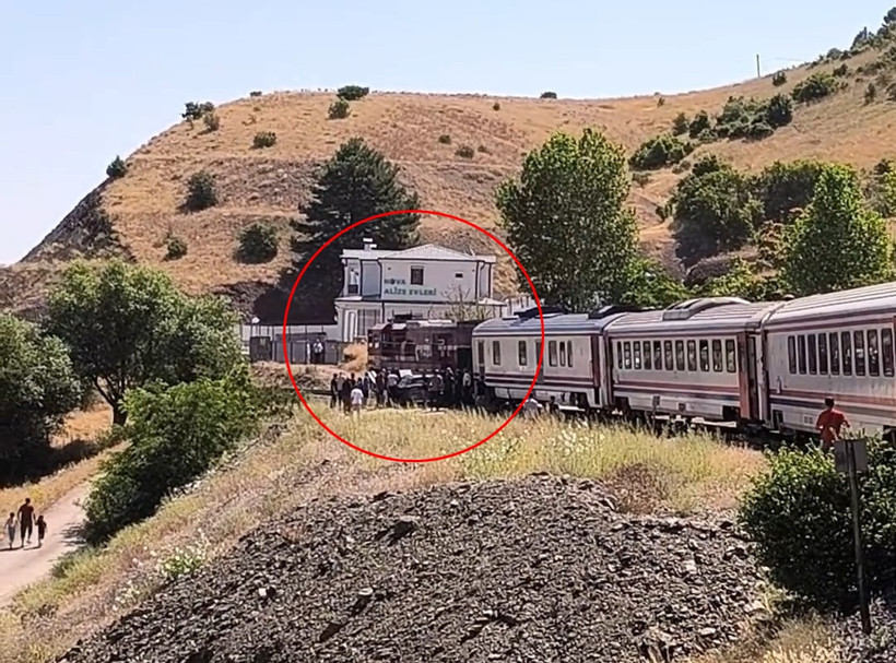 Hemzemin geçitte mucize yaşandı: Manzarayı görüntülemekle meşguldü - Resim : 3