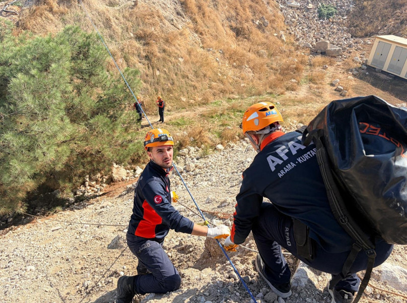İzmir Buca’da Mahsur Kalan Köpek İçin Kurtarma Operasyonu - Resim : 1