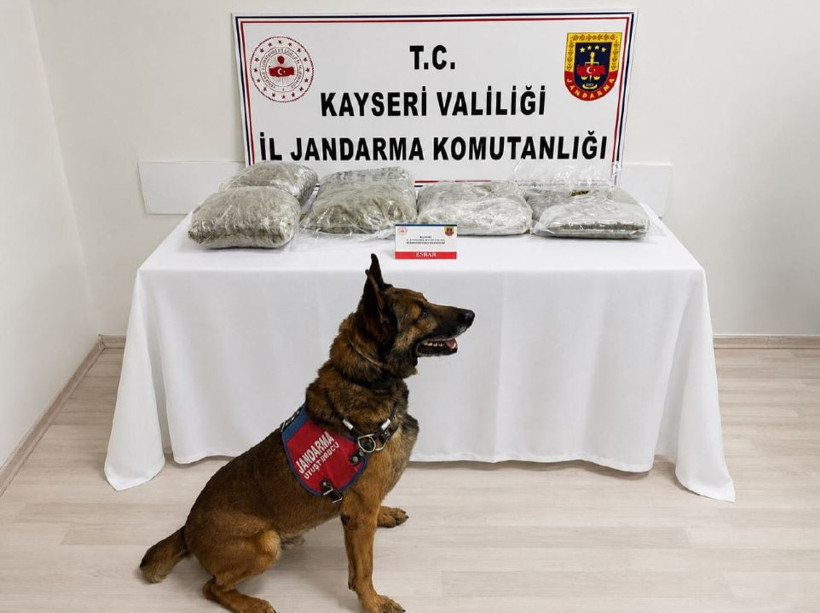 Kayseri'de uyuşturucu operasyonunda 5 kilogram esrar ele geçirildi - Resim : 1