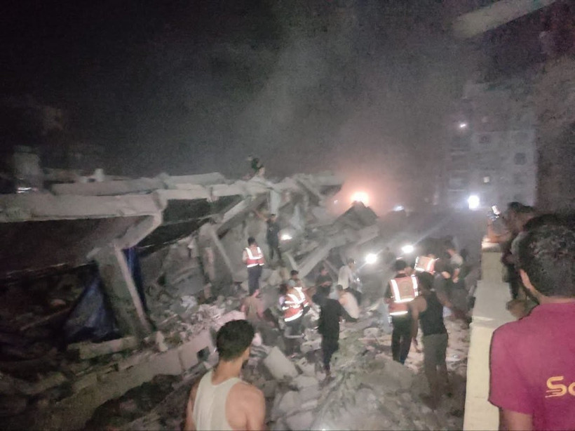 Hasarlı bina çöktü: 5'i çocuk 11 kişi hayatını kaybetti - Resim : 1