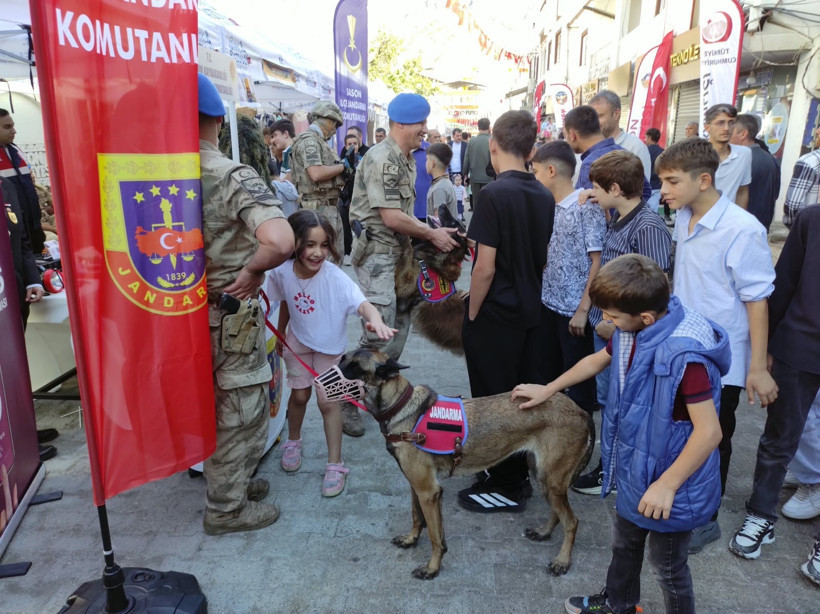 Jandarma standı festivali renklendirdi - Resim : 2