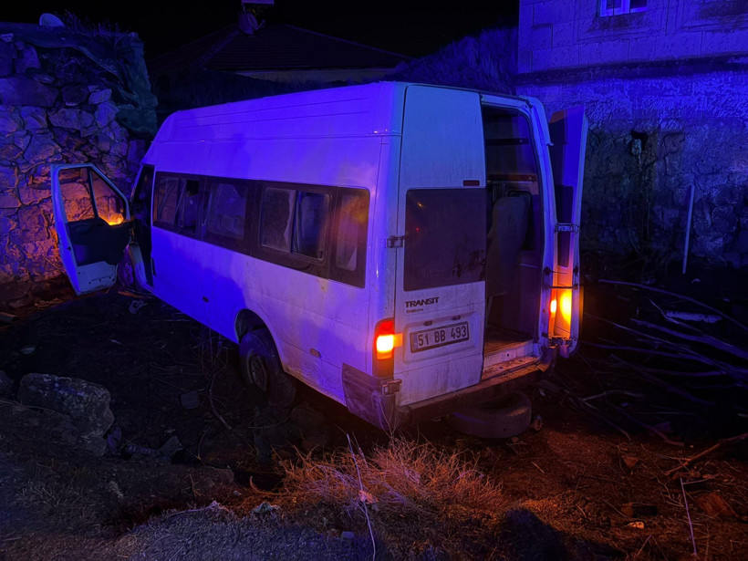 Minib&uuml;ste can pazarı: Tarım iş&ccedil;ilerini taşıyan ara&ccedil; duvara &ccedil;arptı: 14 yaralı - Resim : 5