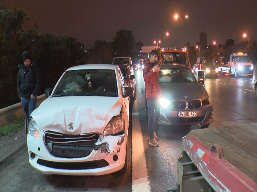 8 ara&ccedil; birbirine girdi: İstanbul trafiği fel&ccedil; - Resim : 3