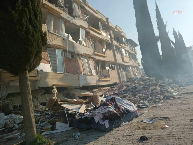 Depremzedeleri bilirkişi raporu yıktı... Su&ccedil;u eşini kaybeden acılı kadına attılar - Resim : 4