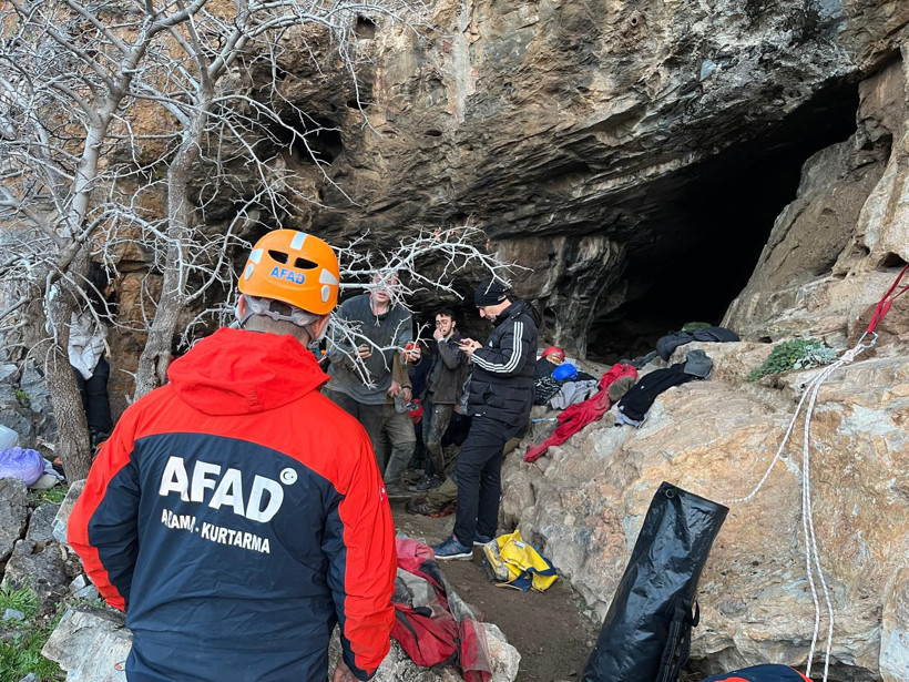 Daracık mağarada nefes kesen mücadele: İzmir Ege Üniversitesi ekibi şokta - Resim : 1