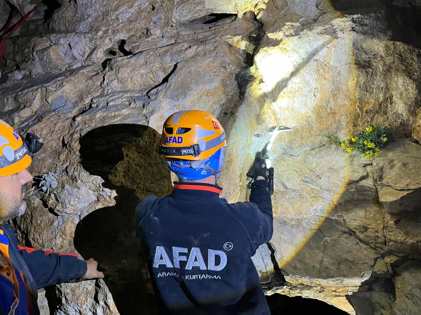 Daracık mağarada nefes kesen mücadele: İzmir Ege Üniversitesi ekibi şokta - Resim : 2
