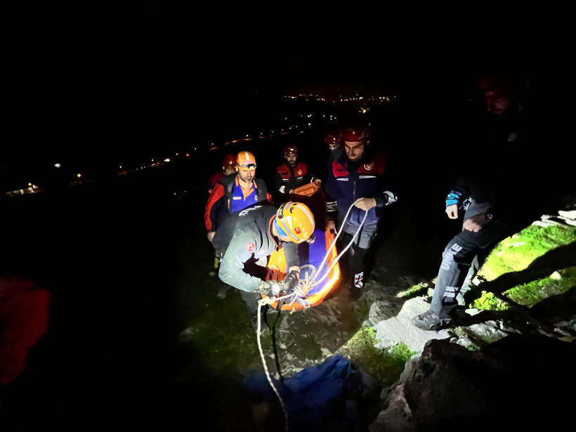 Daracık mağarada nefes kesen mücadele: İzmir Ege Üniversitesi ekibi şokta - Resim : 5