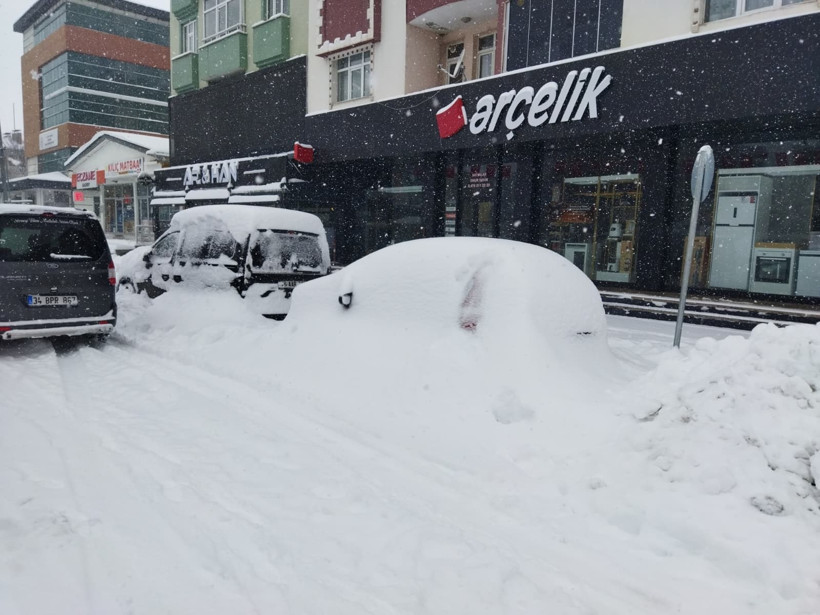 Kar Ardahan’da hayatı olumsuz etkiledi: 132 köy yolu ulaşıma kapandı - Resim : 2