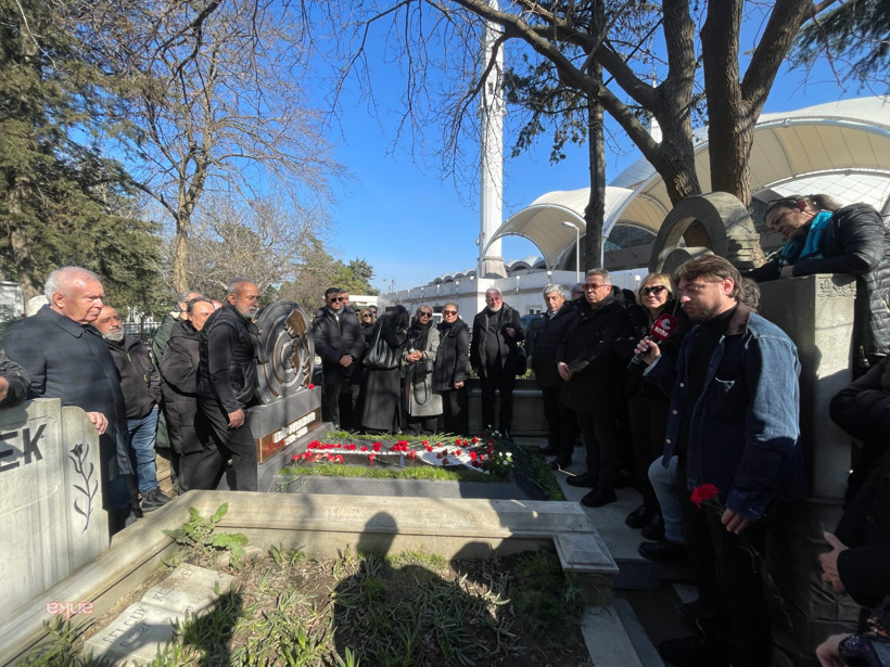 Edip Akbayram'ın anısına... Ailesi, sevenleri ve sanatçılar bir arada - Resim : 1