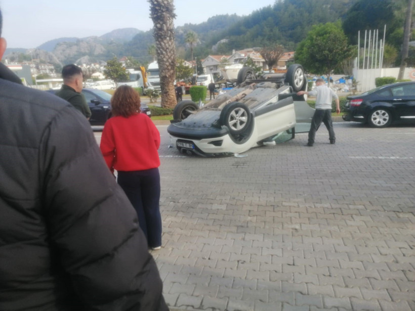 Alkol şişede durduğu gibi durmadı: Virajı alamayarak takla attı - Resim : 2