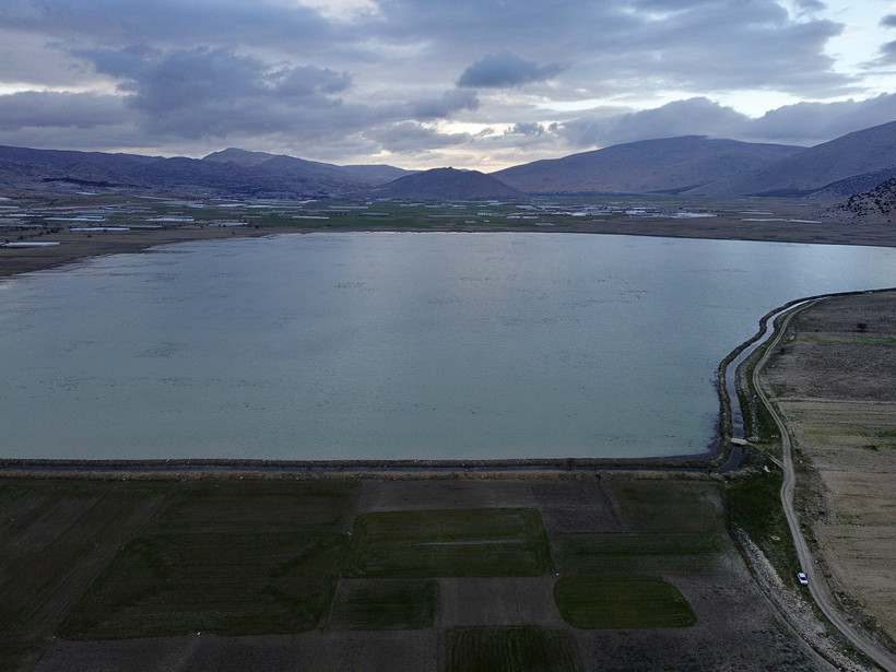 Antalya'da bayram sürprizi: Elmalı’da tarlalar göle döndü: 1500 dönüm su altında - Resim : 1