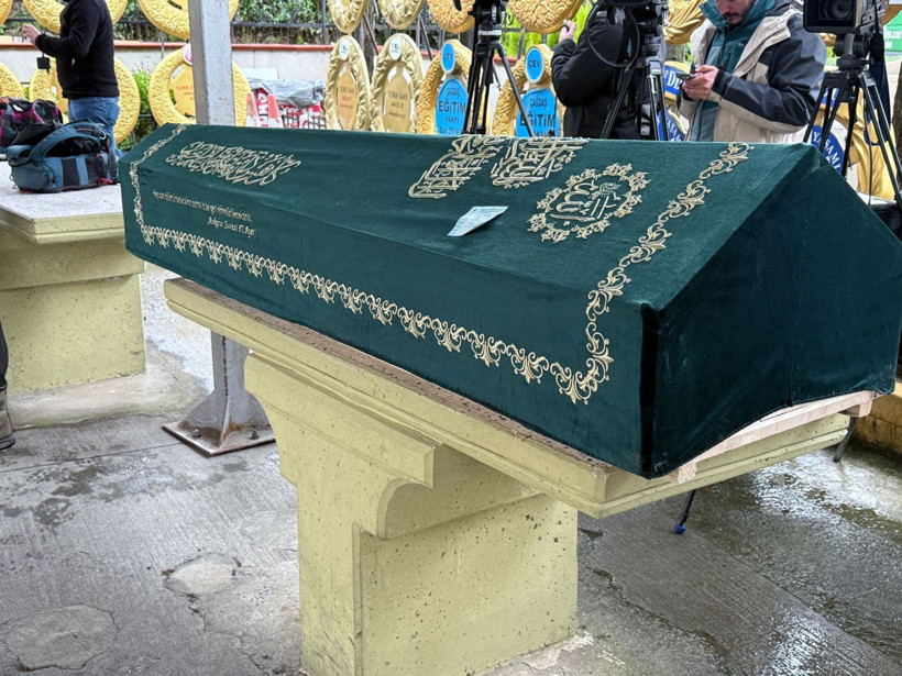 Ünlü yapımcı Erol Köse’ye veda: Cenazeye kimler geldi, neler yaşandı? İşte detaylar… - Resim: 23