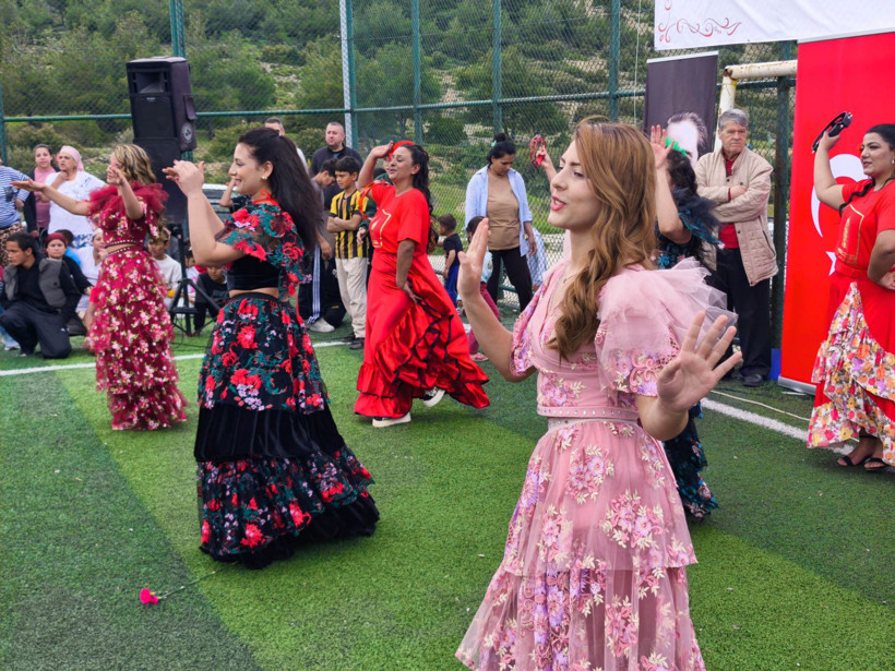 Danslar ve karanfillerle kutlama: Keşan’da Dünya Romanlar günü kutlandı - Resim: 4