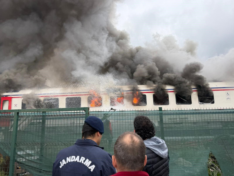 Raylara inmeden kül oldu: Pamukova’da yangın - Resim: 10