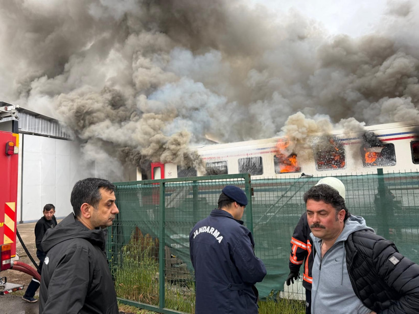 Raylara inmeden kül oldu: Pamukova’da yangın - Resim: 1