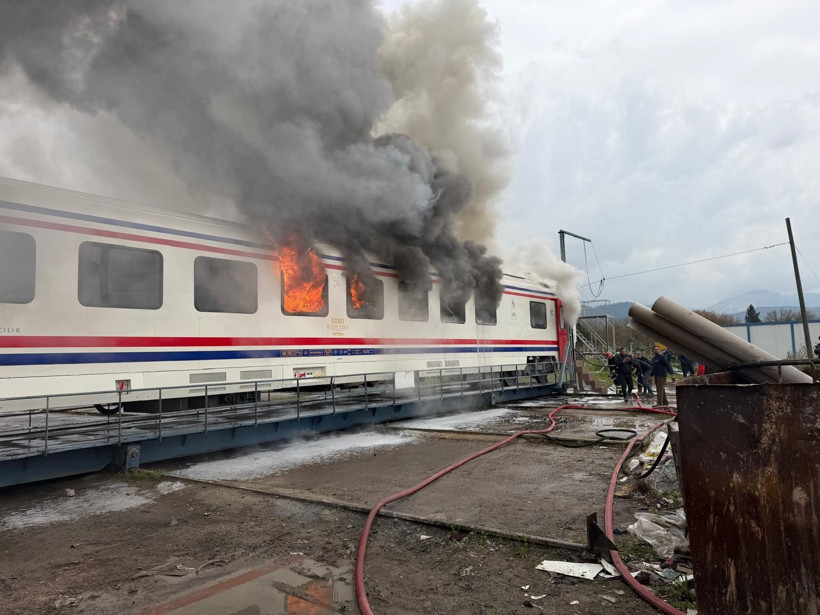 Raylara inmeden kül oldu: Pamukova’da yangın - Resim: 2