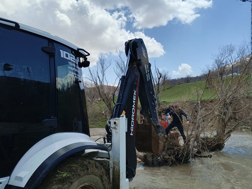 Şemdinli’de hüzünlü bekleyiş: Arama ekipleri bölgeyi kuşattı - Resim : 1