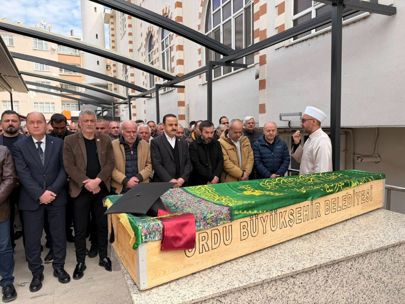 Özlem doktordan acı haber: Beynindeki kitleye yenik düştü - Resim : 2