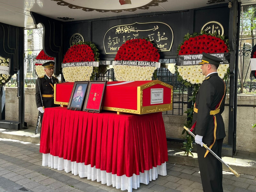 ‘Cenazeme gelmesinler’ demişti: Org. Fisunoğlu son yolculuğuna uğurlandı - Resim: 7