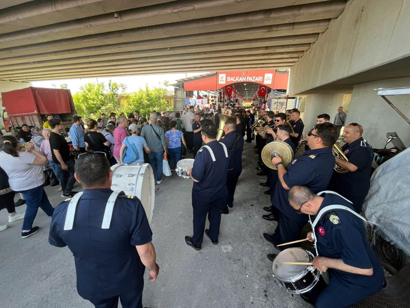 Belediye bandosu çaldı: Bulgar ve Yunan turistler kendinden geçti - Resim: 10