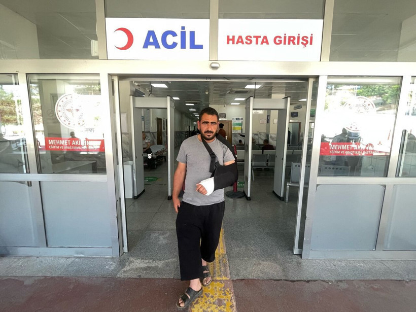 Bayram geleneği yine bozulmadı: 'Acemi Kasaplar' hastanelik oldu - Resim: 20