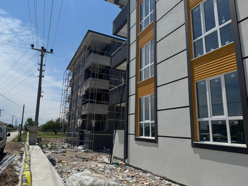 İnşaatta dehşet anları: Metrelerce yükseklikten betona çakıldı - Resim : 1