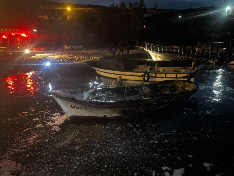 Alevler geceyi aydınlattı: Kıyıya bağlı 6 tekne kül oldu - Resim : 1