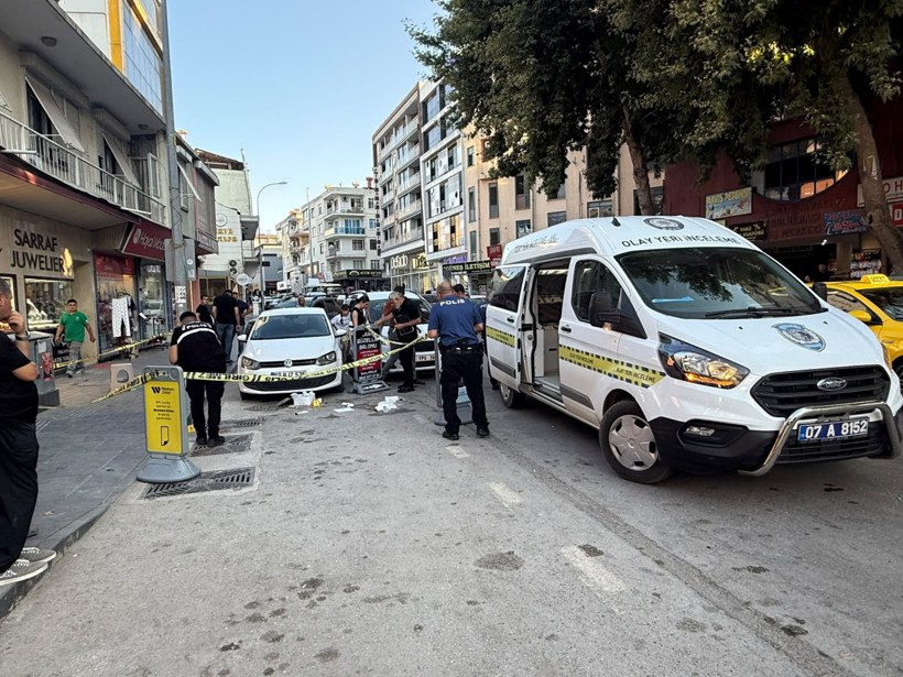 Pastalı sürpriz kana bulandı: Eşinin gözü önünde kurşun yağmuruna tuttu - Resim : 1
