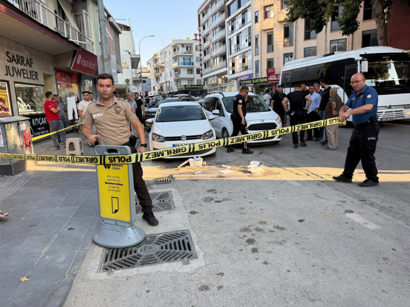 Pastalı sürpriz kana bulandı: Eşinin gözü önünde kurşun yağmuruna tuttu - Resim : 3