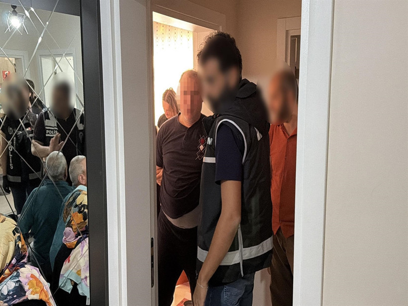 6 yıldır aranıyordu: FETÖ hükümlüsü gizli bölmede yakalandı - Resim : 1
