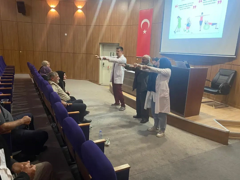 Hastanede sıra dışı okul: Diyabetle savaşanlar mezun oldu - Resim : 1