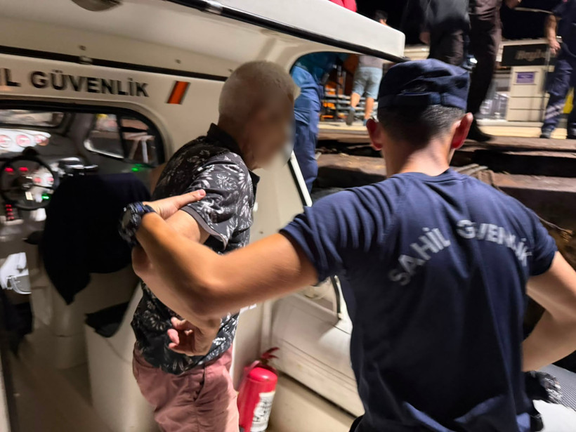 Gece yarısı nefes kesen operasyon: Kayalıklarda mahsur kalan yaşlı adam böyle kurtarıldı - Resim : 2