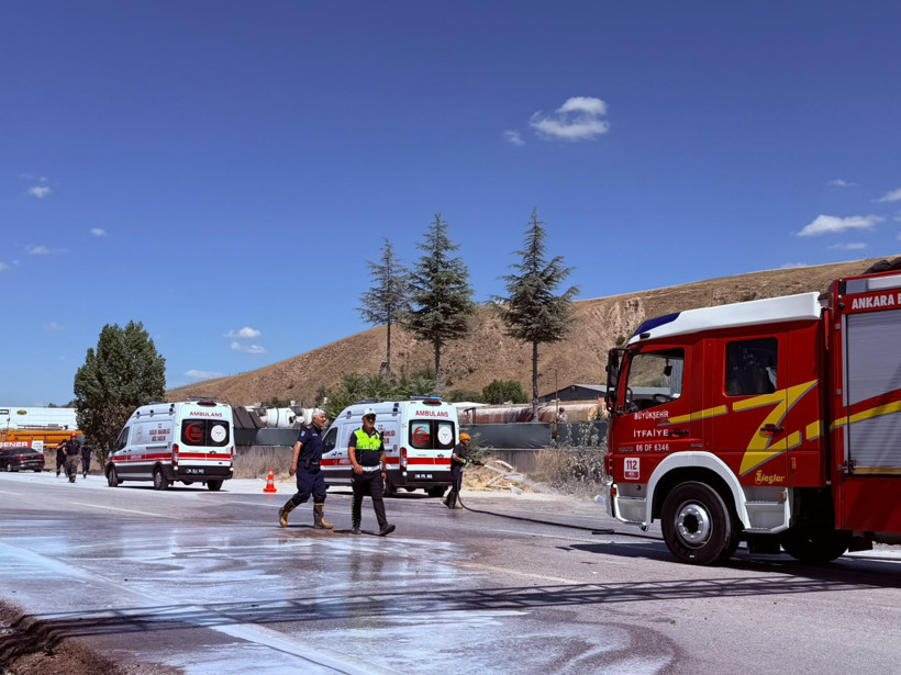 Ankara-Samsun yolunda kaza: Otomobil direğe ok gibi saplandı - Resim : 1