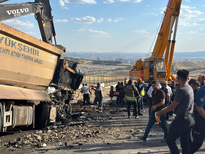 Ankara’daki feci kazada 2 kişi can verdi: Mansur Yavaş'tan başsağlığı mesajı - Resim : 1