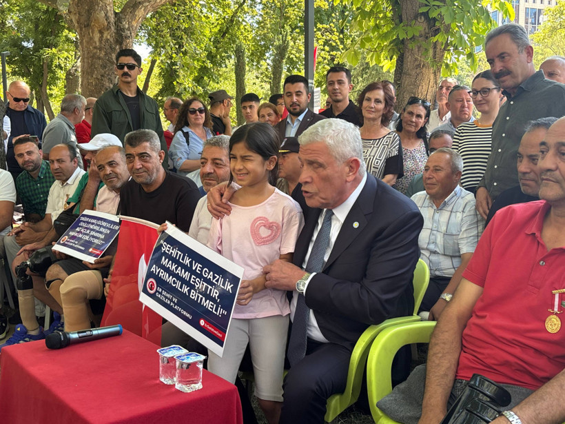 M&uuml;savat Dervişoğlu: Şehitlik ve gazilik mertebeleri birbirinden ayrılamaz - Resim : 1