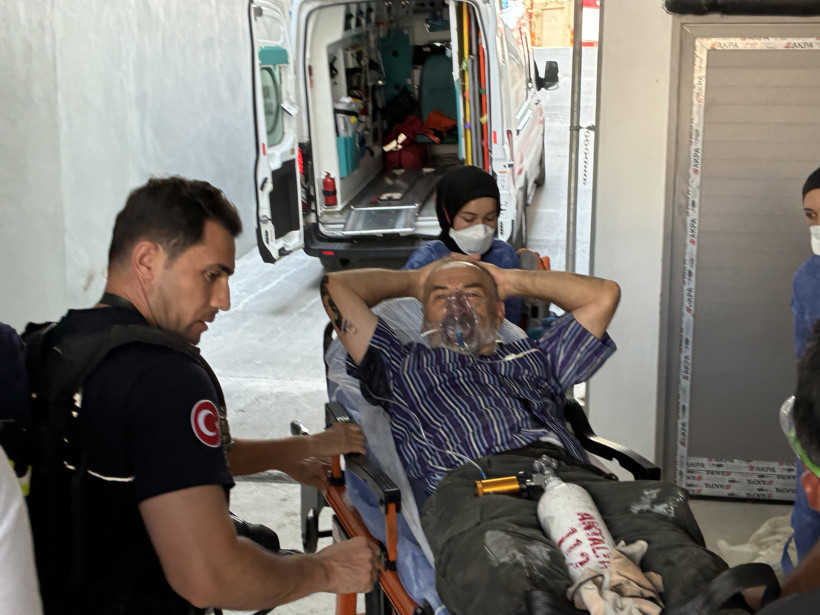 Depoda mahsur kalan 2 işçinin yardımına itfaiye koştu - Resim : 2