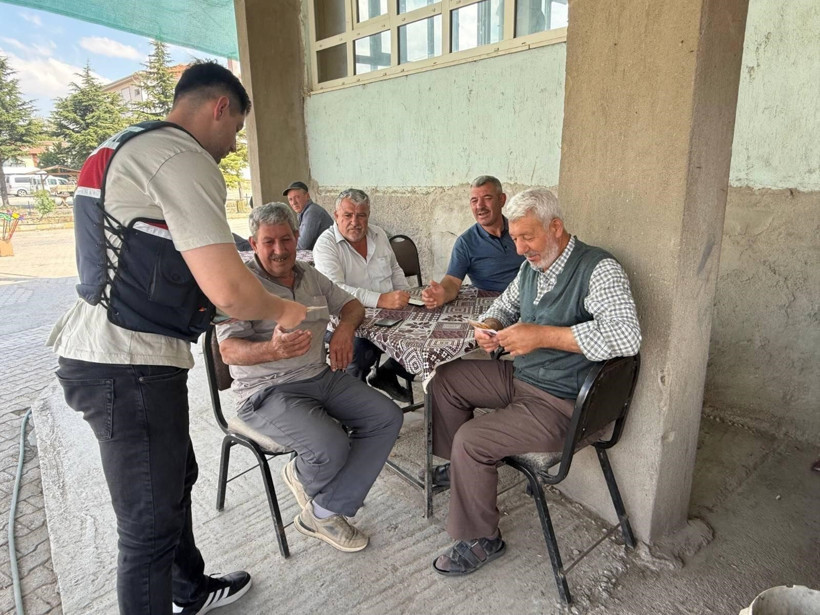 Afyonkarahisar'da jandarma vatandaşları dolandırıcılık konusunda bilgilendirdi - Resim : 1