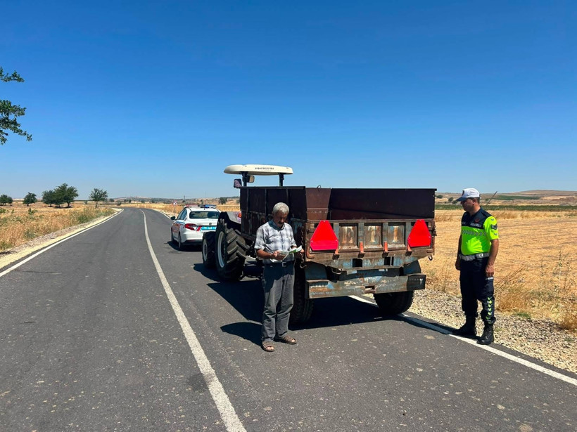 Jandarma tarlalara indi: Traktör denetimi başladı - Resim : 1