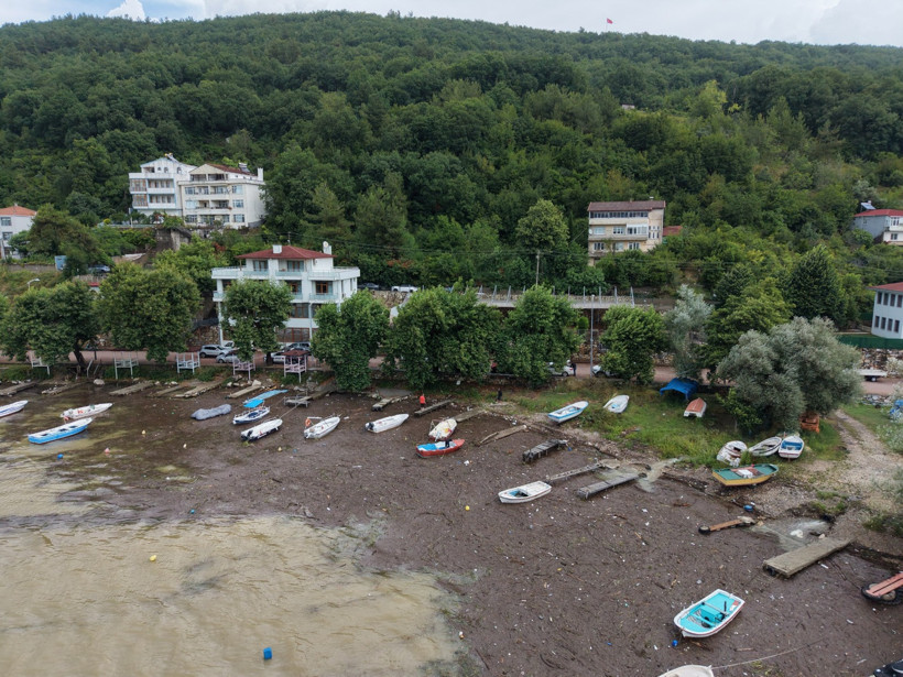 Cide Limanı ve Balıkçı Barınağı su taşkınları sonrası balçıkla kaplandı - Resim : 1