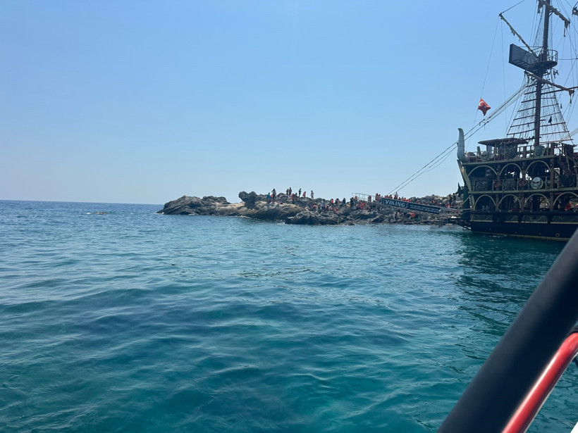 Fethiye'de gezi teknesi paniği: Onlarca yolcu kıyıya çıkarıldı - Resim : 1