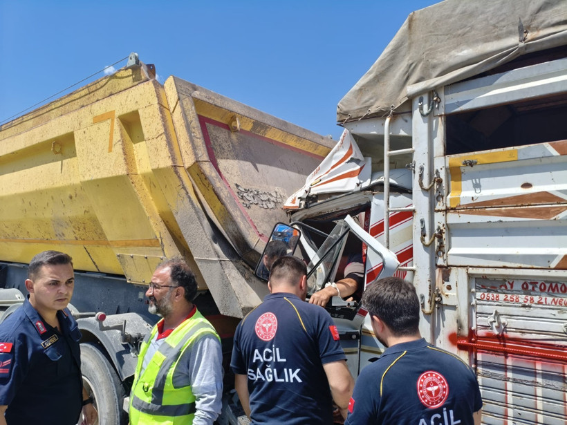 Kırıkkale’de korkunç kaza: Kamyon önündeki kamyona çarptı - Resim : 1