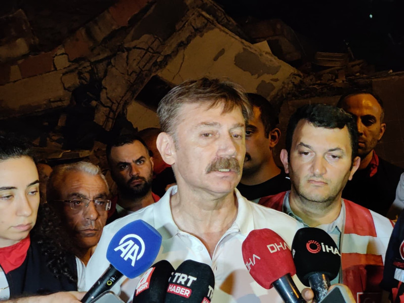 İstanbul’da facianın eşiğinden dönüldü: Kolonları patlayan 4 katlı bina çöktü - Resim: 9