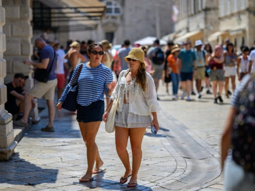 İngiltere'ye gidecek turistlere kötü haber: Tatil masrafı 120 sterlin artabilir - Resim : 1