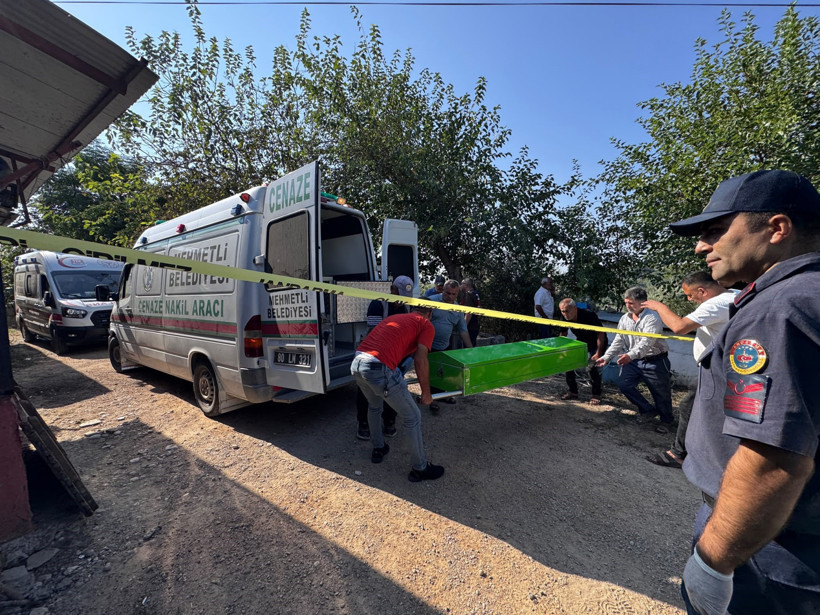 Osmaniye’de baba tartıştığı oğlunu satırla öldürdü - Resim : 1