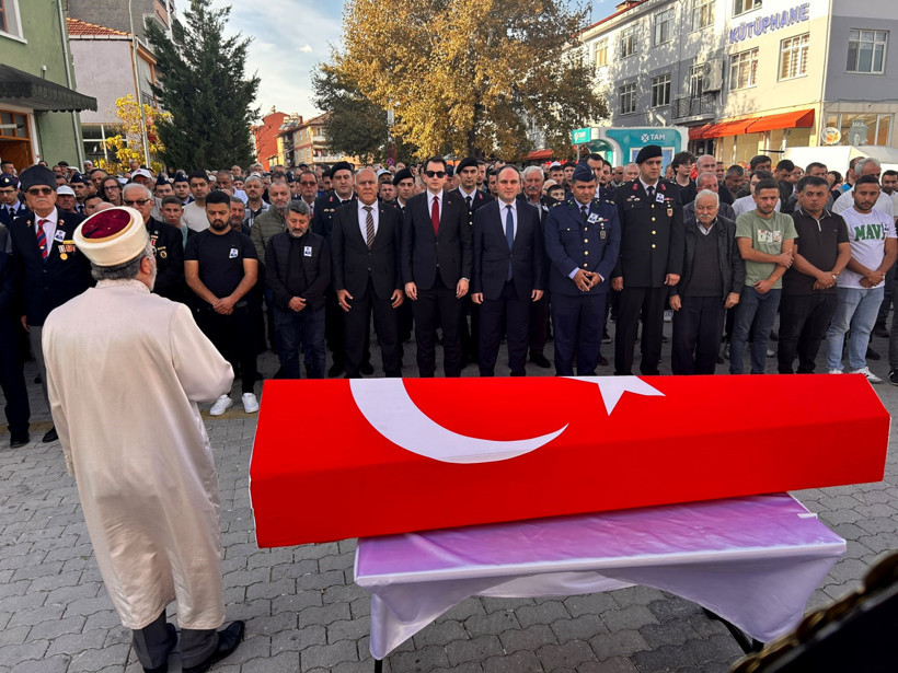Kıbrıs Gazisi Mehmet Şener, askeri törenle toprağa verildi - Resim : 1