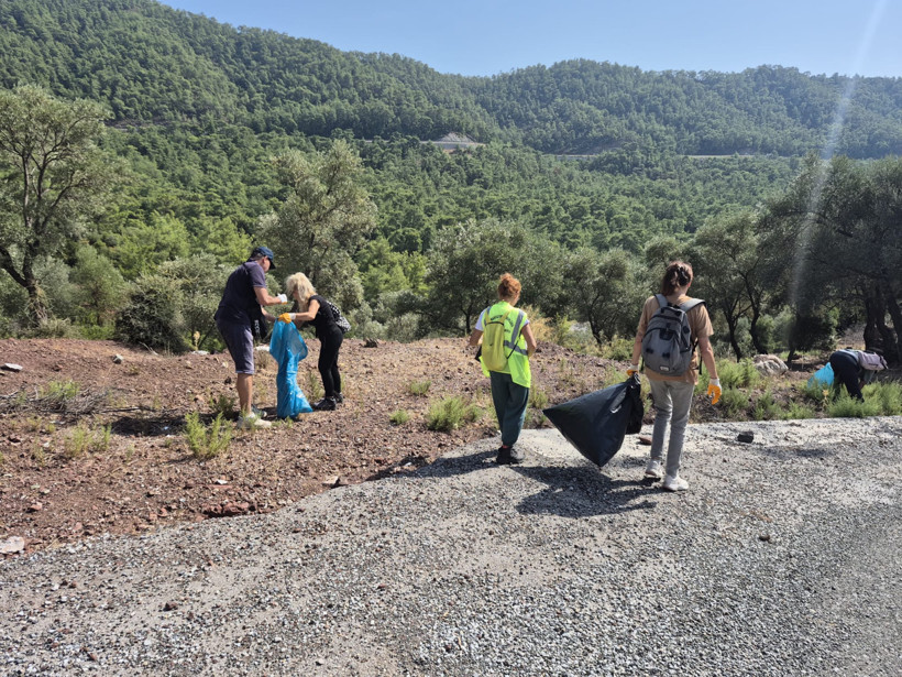 Marmaris Belediyesi ve doğa gönüllülerinden çevre temizliği seferberliği - Resim : 2