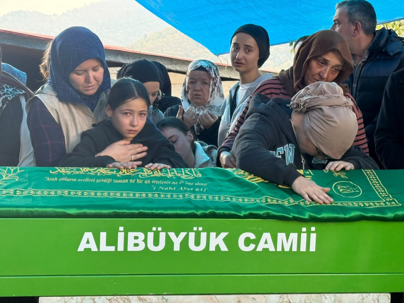 Zonguldaklı maden işçisi gözyaşları ile uğurlandı - Resim : 2