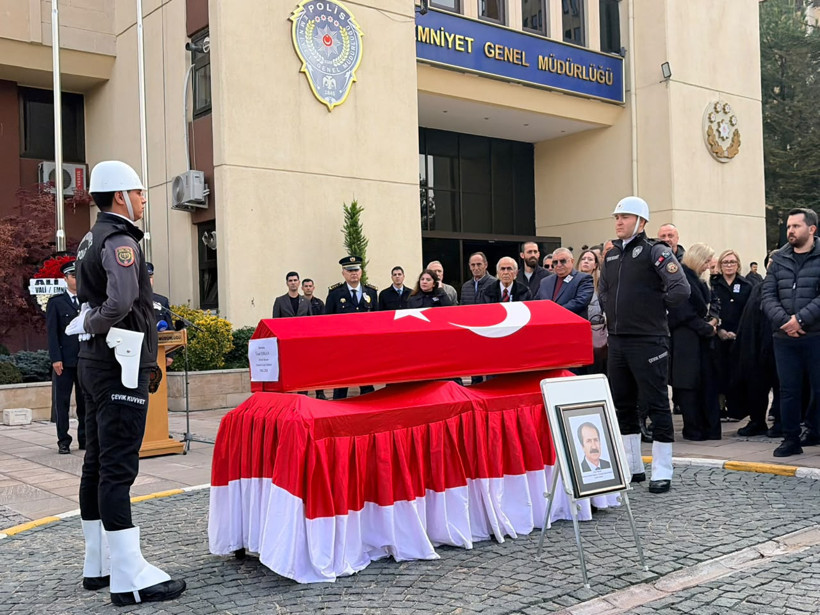 Eski Devlet Bakanı Ünal Erkan için Emniyet Genel Müdürlüğü'nde Resmi tören düzenlendi - Resim : 1